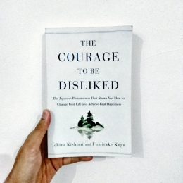 Tampilan buku buku "The Courage To Be Disliked" atau "Berani Tidak Disukai" (Sumber : twitter.com/dwi_setiyorini1)