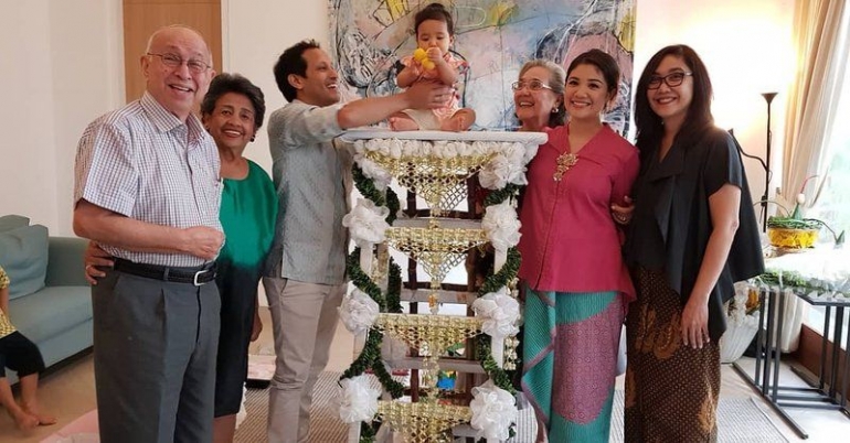 Potret Keluarga Nadiem Makarim (dok. Instagram.com/mamiehardo)