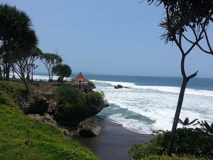 Batu Hiu Pangandaran. Photo by Ari