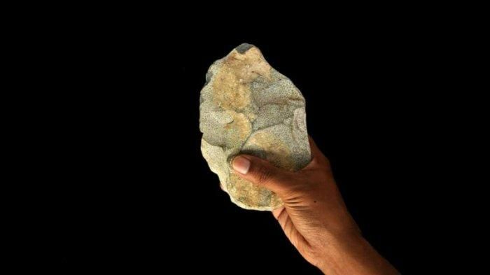 Alat batu prasejarah (ilustrasi). Sumber: jogja.tribunnews.com