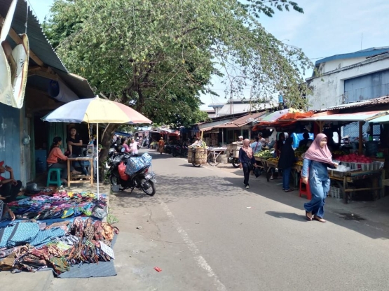 Suasana di sekitar pasar dadakan Pabrik Rokok Bentoel Janti Malang. - Dokumen Pribadi