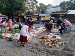 Para pembeli di Pasar Dadakan Mergan Lori Malang. - Dokumen Pribadi