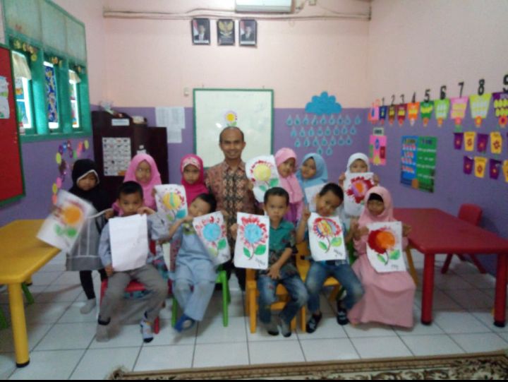 Papa Kayama berfoto bersama anak anak TK Permata Hati Tangerang | dokpri