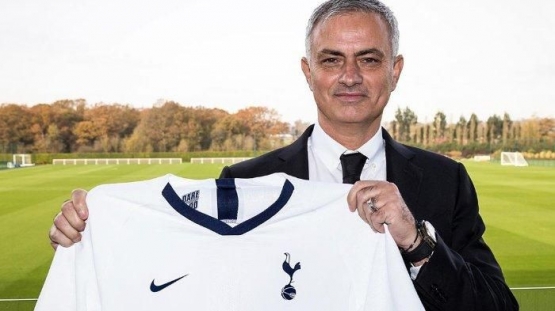 Jose Mourinho menjadi pelatih Tottenham Hotspur yang baru, sumber : www.bbc.com