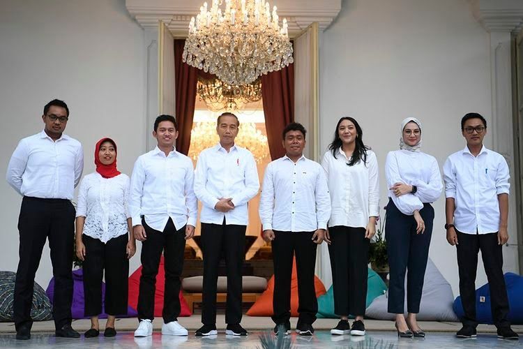 Presiden RI Jokowi Bersama 7 Staf Khusus Millenial | Dokumen Antara foto/Kompas.com