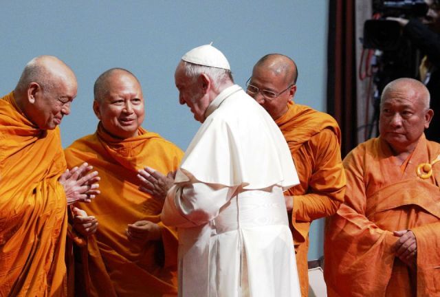 Paus Fransiskus bertemu para pemimpin agama di Chulalongkorn University Bangkok, Thailand. (CNS/Paul Haring)