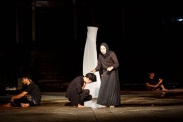 Malin Kundang karya Wisran Hadi yang dipentaskan Teater Langkah dalam Festival Nasional Wisran Hadi 2018. Sumber: padangkita.com