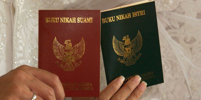 Buku nikah, bukti sah pernikahan yang selama ini lazim digunakan oleh masyarakat Indonesia. sumber : Merdeka.com
