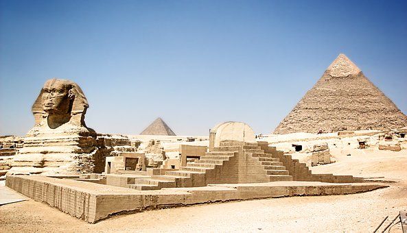 Pyramida dan Patung Sphinx (photoforclass.com)