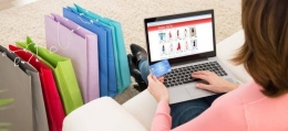 Kemajuan teknologi keuangan dan jasa logistik mendorong kenyamanan berbelanja online. Foto : ShutterStock