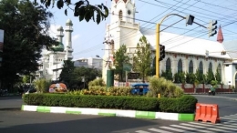 Masjid Jami Malang bersebelahan dengan GPIB Immanuel - Dokpri
