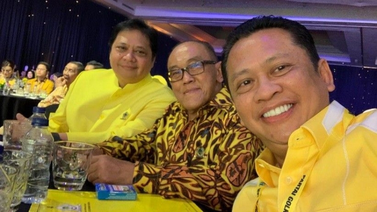 Bamsoet (kanan) saat bersama Ical (tengah) dan Airlangga Hartarto. (foto: inews.com)