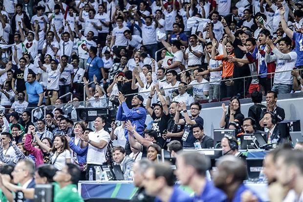 Salah satu pemandangan bagaimana para fans bola basket mendukung timnas Filipina. Sumber foto Inquerernet.com