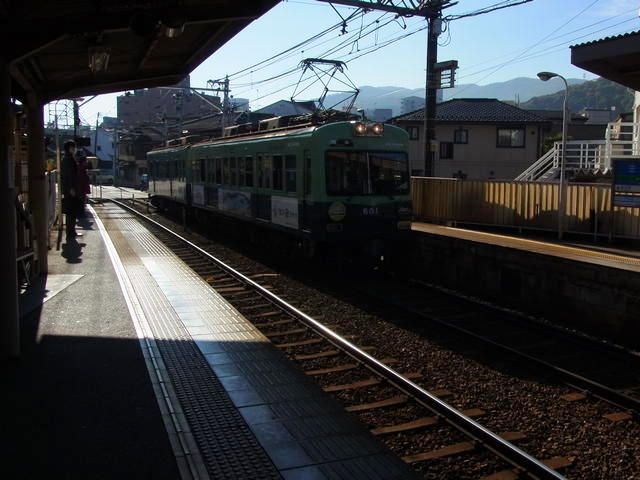 Kereta Keihan yang mengantar saya ke Kuil Miidera (dokpri)