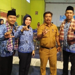 Kepala Dinas Pendidikan Kota Cirebon Dr. Irawan Wahyono (tengah). Dokumen Novi Nurul Khotimah