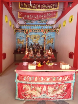 Altar Kelenteng Yuan Tian Shang Di (Dokumentasi Pribadi)