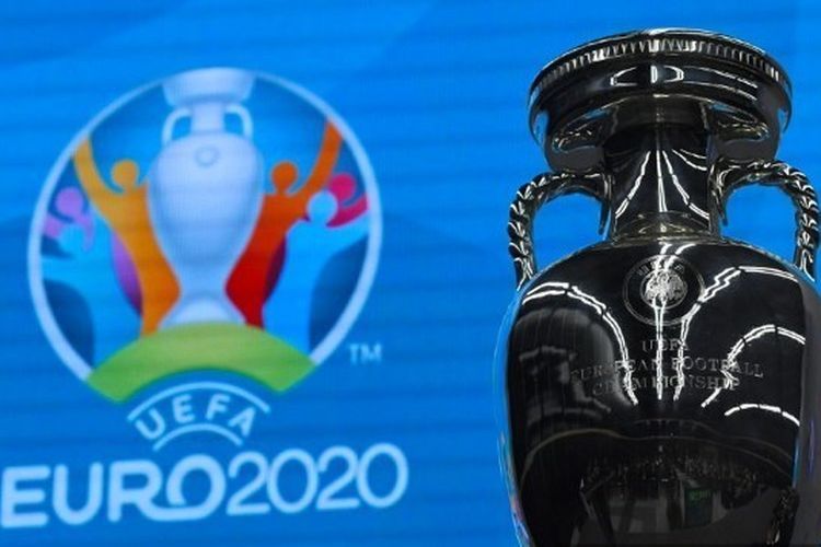 Trofi Piala Eropa 2020 akan diperebutkan 24 tim (sumber: bola.kompas.com)