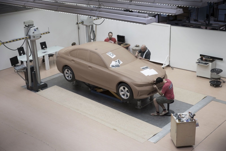 Visualisasi konsep mobil BMW seri 3 terbaru dengan teknik Vclay modelling. [sumber: carbodydesign.com]