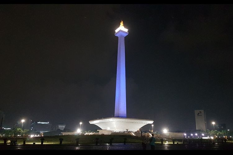 Monumen Nasional di Jakarta waktu malam (Foto: kompas.com)
