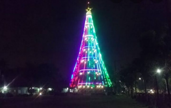 Konstruksi pohon Natal tertinggi di Asia Tenggara ada di Pematang Siantar (Foto: lintaspublik.com)