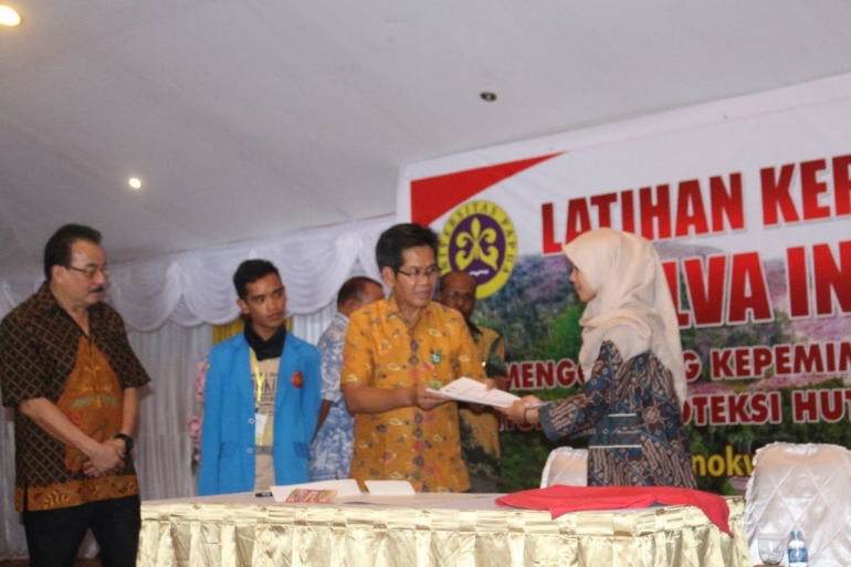 Penyerahan Draft Magang Sylva Indonesia yang di Inisiasi dan disusun oleh Fitriyani Sinaga untuk 42 Universitas/PCSI bekerjasama dengan KLHK | dokpri