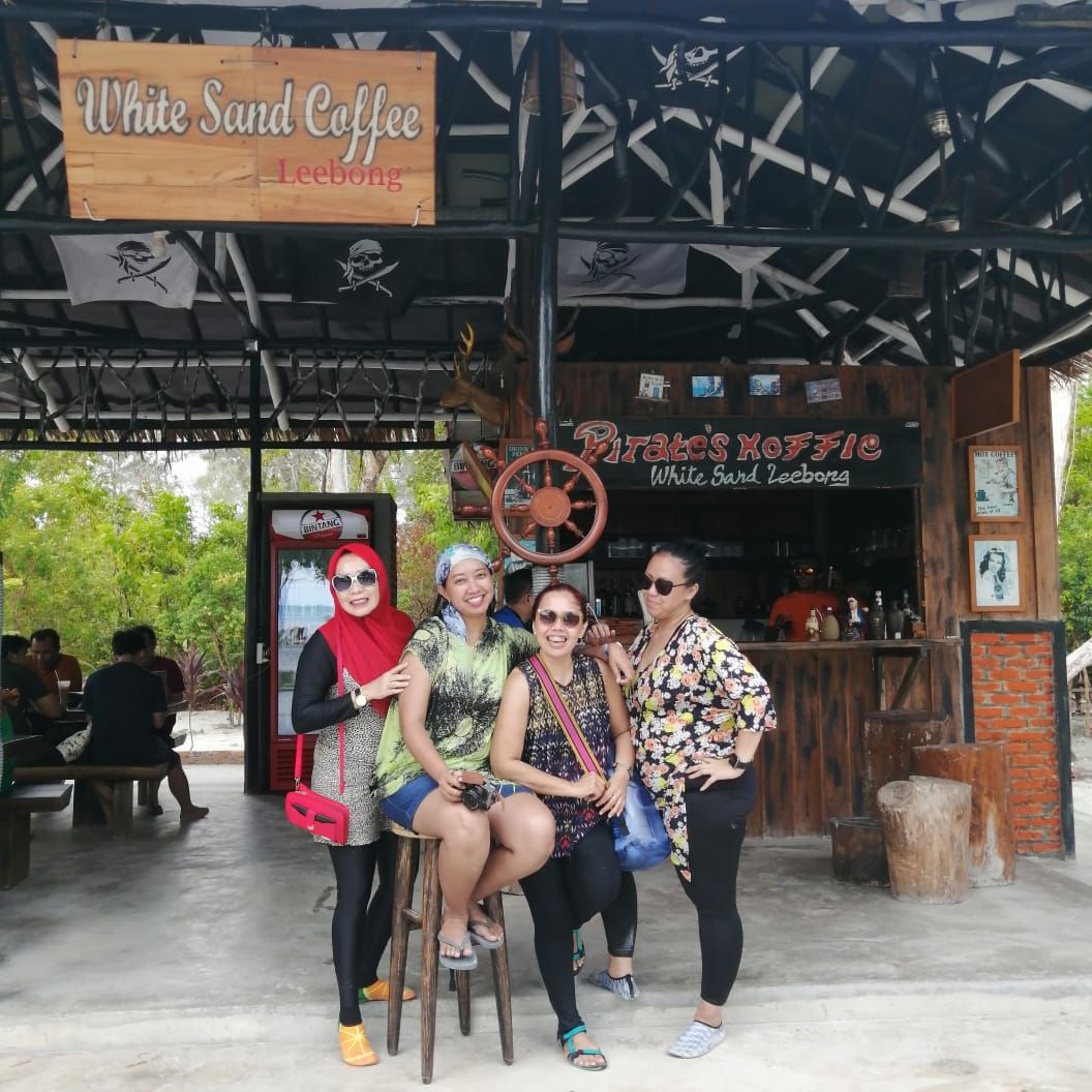Leebong, Pulau Menawan di Pesisir Barat Belitung Leebong, Pulau Menawan di Pesisir Barat Belitung