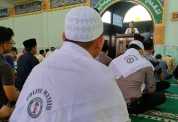 Polisi Masjid | Sumber gambar : indopolitika.com