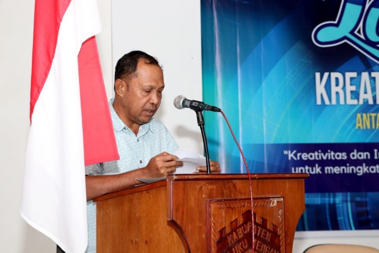 Sekda Maluku Tengah, Rakib Sahubawa saat mewakili Bupati membuka Lomba Krenova OPD Kabupaten Maluku Tengah, Maluku