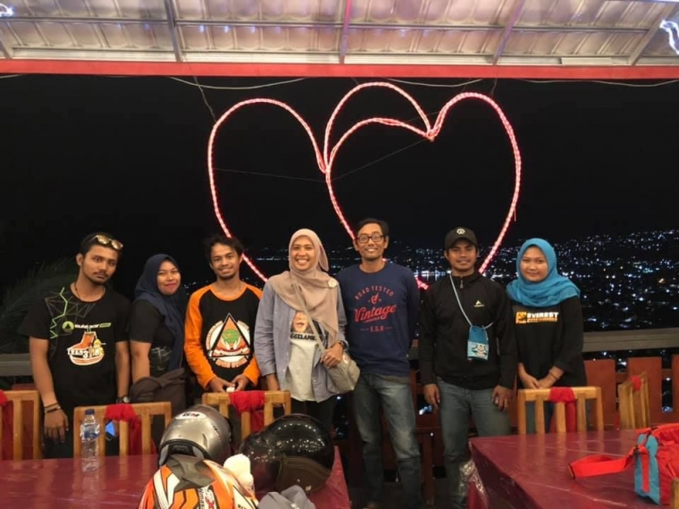 Bersama teman-teman dari Mapalamu Luwuk (dok. Pribadi)
