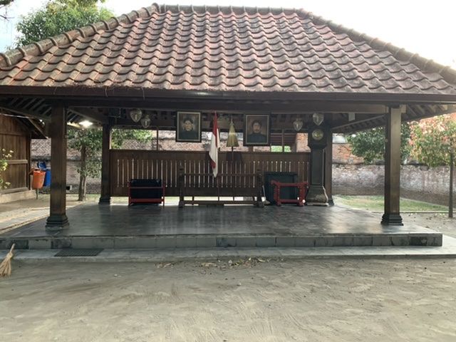 Salah satu pendopo yang fotonya ada Ki Ageng Pemanahan (sebelah kiri) dan Ki Panembahan Senopati (sebelah kanan) | Dokpri