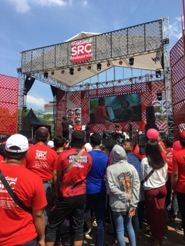 Penyerahan piagam rekor MURI pada ketua Paguyuban SRC Semarang. Foto Dokpri