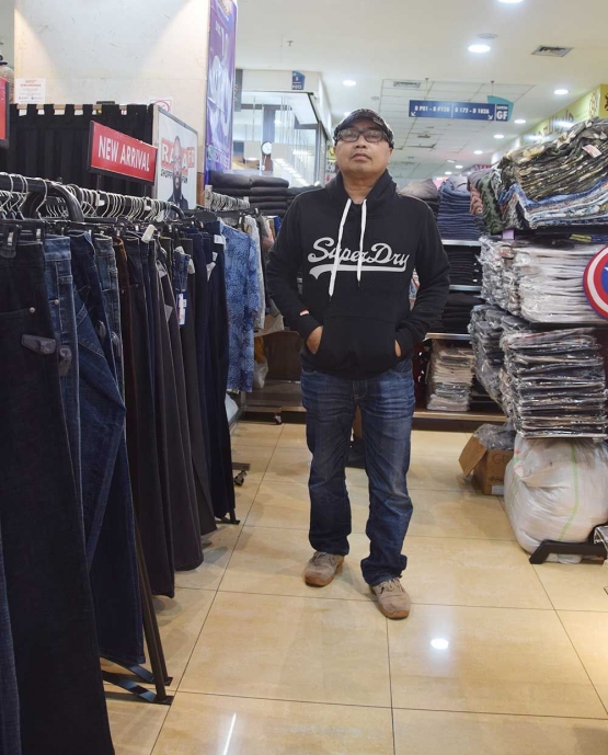 Sweater yang bisa berfungsi sebagai jaket musim dingin koleksi Raja FO, Mangga Dua Square. (Dokpri)