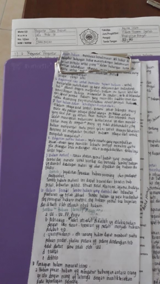 Mahasiswa berusaha sekreatif mungkin agar tidak ketahuan/dokpri