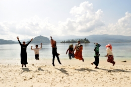 Foto Bersama saat explore kawasan Pulau Tujuh Huamual Belakang |Sumber:Kompasianer Amboina