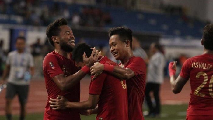 Pemain Timnas Indonesia meluapkan kedembiraannya setelah mengalahkan Myanmar dengan skor 4-2