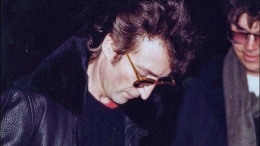John Lennon dan Mark David Chapman/hai.grid.id
