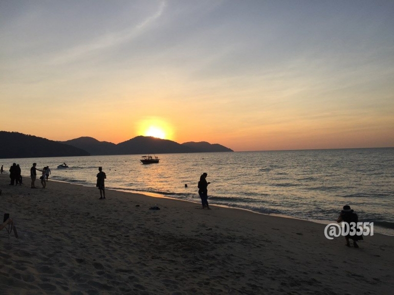 Senja di Pantai Batu Ferringhi - dok pribadi