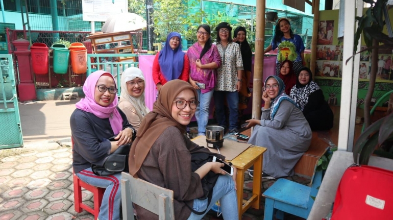 Tim Ladiesiana yang berkunjung ke Batik Betawi Terogong/dok: Ladiesiana