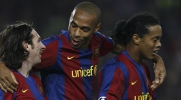 Messi muda bersama Henry dan Ronaldinho. (Cnnindonesia.com/AFP Photo)