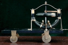 Lokomotif elektrik karya Anyos Jedlik tahun 1826
