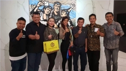 (nomor dua dari kiri) Maryono, Ketua Umum Koperasi Warjok Indonesia, Catherine. (nomor tiga dari kanan) Robin Gultom, di sebelah kanannya Didiet Arry Suparno, dan Bengeto, di WEJICOFES 2019, Senin 9-12-19. (Dok. Istimewa)