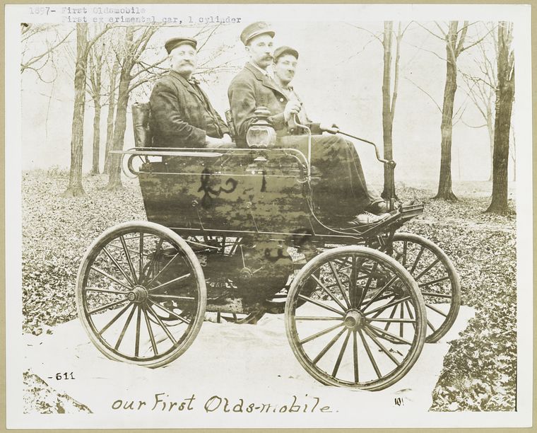 Oldsmobile pertama tahun 1897