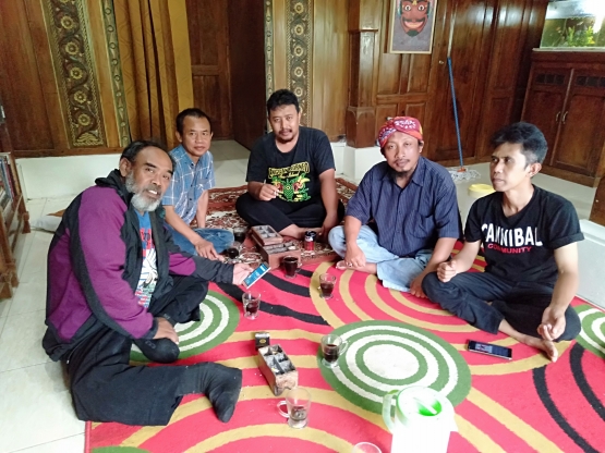 Pengurus IKA GMNI Malang-Batu menyusun Desain Pemberdayaan Kader GMNI di Padepokan Glugu Tinatar, Landungsari, Dau, Senin 9 Des 2019.