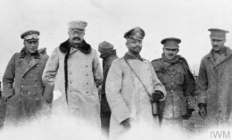Tentara Inggris dan Jerman berdamai di Natal 1914- www.iwm.org.uk