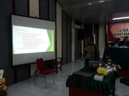 Ir Bonie F J Sondakh, MS sedang menyajikan orasi purnabhakti (sumber:adriesajow)