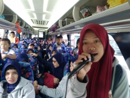 Karaoke di bis wisata. Dokpri