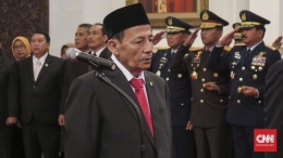 Habib Luthfi dilantik Presiden Joko Widodo sebagai Wantimpres di Istana Negara, Jakarta, Jumat (13/12). (Foto: CNN Indonesia/Feri Agus Setyawan)
