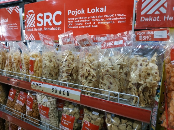 Pojok Lokal, gerai spesial produk-produk UKM (Foto: Ang Tek Khun)