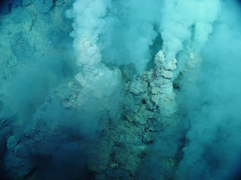 Ilustrasi hydothermal vents. [Sumber: National Geographic]