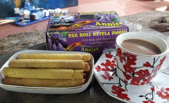 Egg Roll oleh-oleh Kota Cepu, rasanya renyah dan telurnya mantap. Lezato... (dokpri).